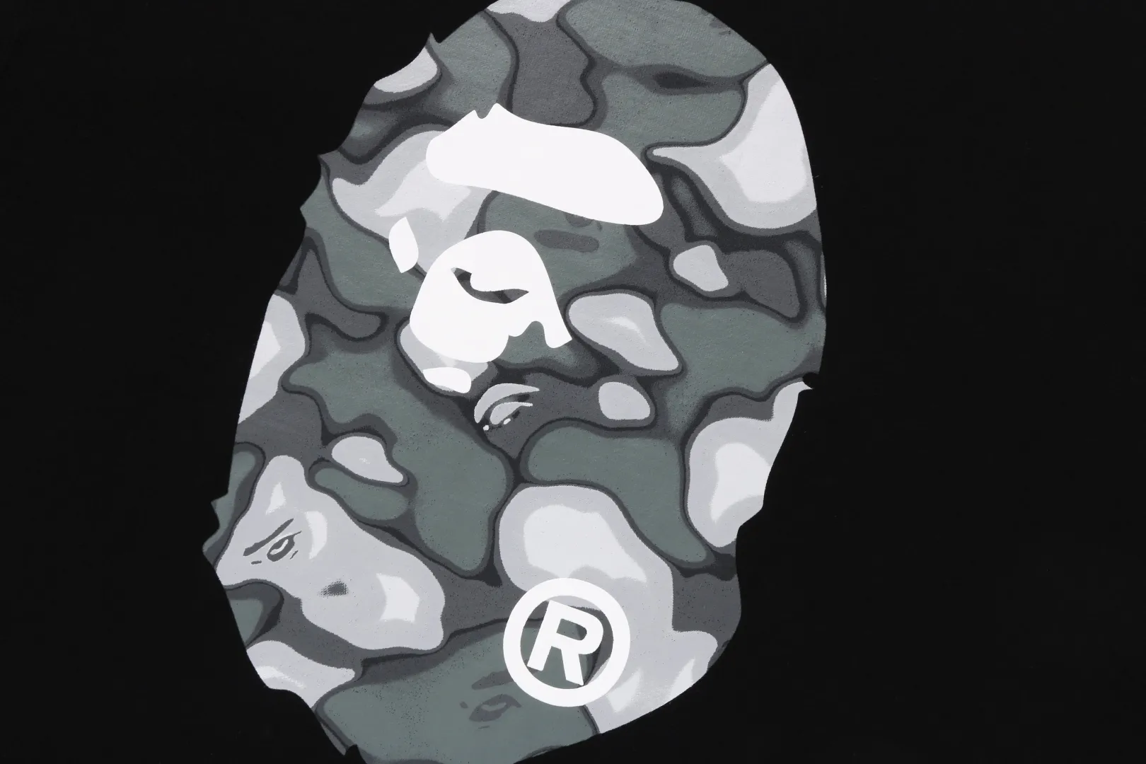flssige_camosweatshirt_mit_lockerer_passform_und_rundhalsausschnitt_5.webp 0ZX FLÜSSIGE CAMO-SWEATSHIRT MIT LOCKERER PASSFORM UND RUNDHALSAUSSCHNITT Fashion