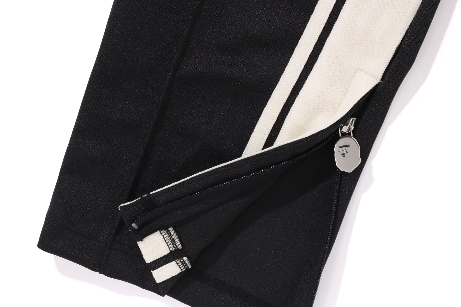 trainingshose_aus_jacquard_mit_luxussportmuster_4.webp 0ZX TRAININGSHOSE AUS JACQUARD MIT LUXUS-SPORTMUSTER Online