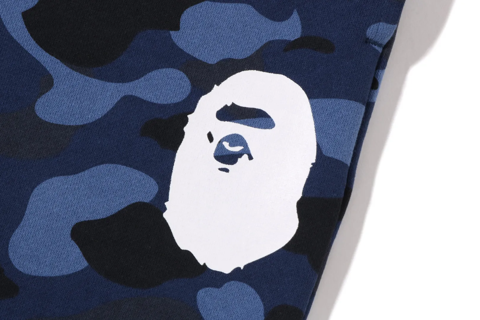 trainingshose_mit_weitem_passform_und_farbe_in_camo_2.webp 0ZX TRAININGSHOSE MIT WEITEM PASSFORM UND FARBE IN CAMO Hot