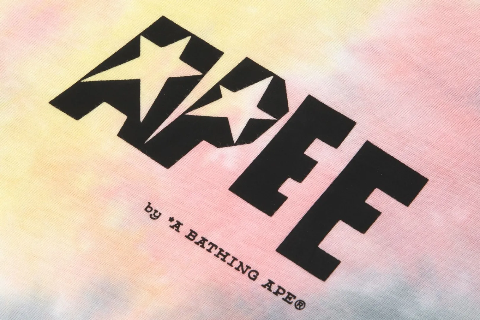 tshirt_mit_grafischem_batikmuster_und_schlitz_8.webp 0PX T-SHIRT MIT GRAFISCHEM Batikmuster und Schlitz Discount